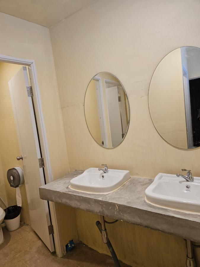 Luca Hostel Бангкок Екстер'єр фото